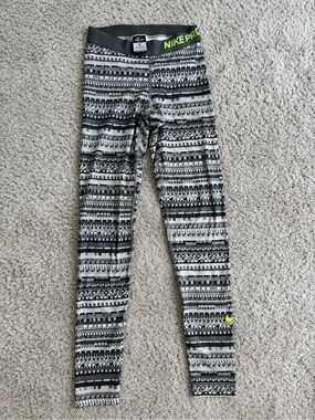 Nike Gray & White Geometric Print Leggings with Neon Green Accent